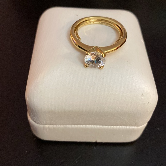 Vintage 925 Sterling Silver Cubic Zirconia ring - Picture 4 of 7